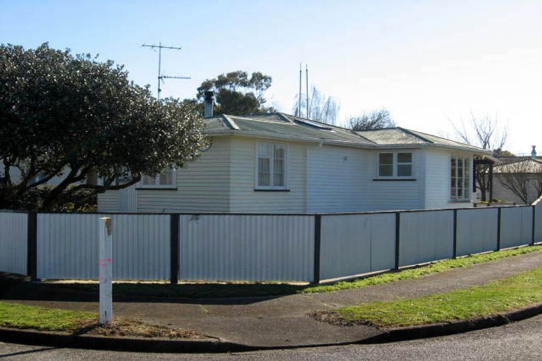 Photo of property in 17 Diamond Street, Carterton, 5713