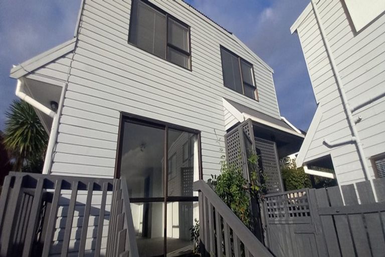 Photo of property in 2/40 Saxon Street, Waterview, Auckland, 1026