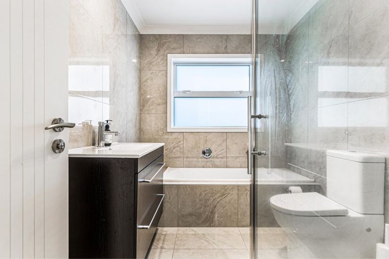 Photo of property in 2 Tauwaka Crescent, Riverhead, 0820