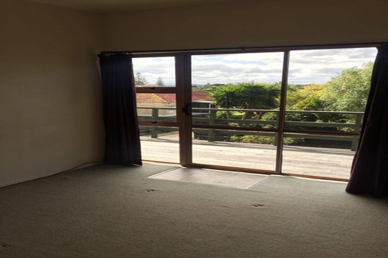 Photo of property in 17a Grande Vue Road, Hillpark, Auckland, 2102