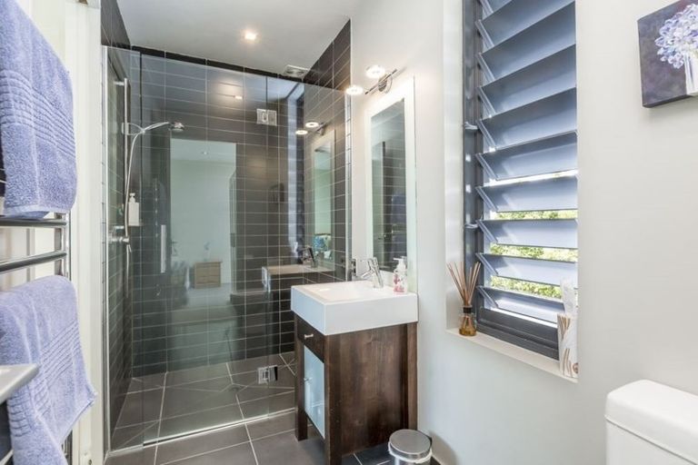 Photo of property in 4a Norwood Road, Bayswater, Auckland, 0622