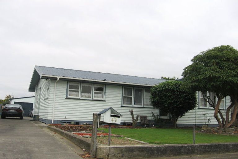 Photo of property in 43 Ellesmere Crescent, Highbury, Palmerston North, 4412