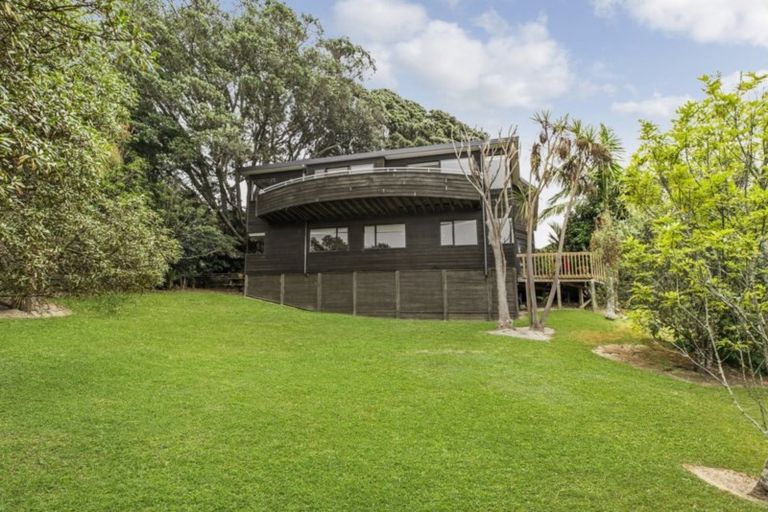 Photo of property in 29 Speedy Crescent, Hillcrest, Auckland, 0627