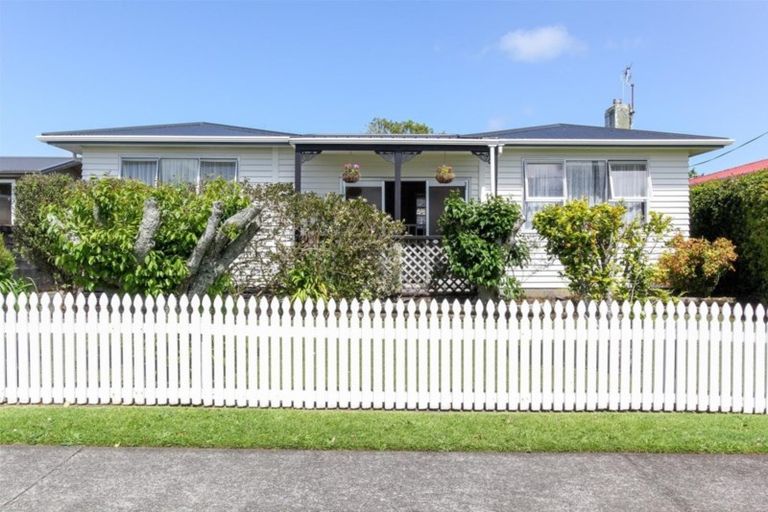 Photo of property in 282 Mangorei Road, Merrilands, New Plymouth, 4312