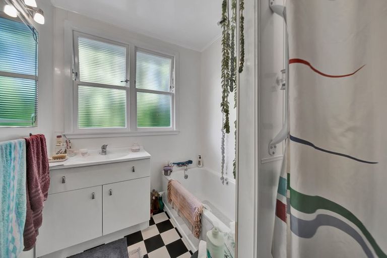 Photo of property in 1 High Road, Hawera, 4610