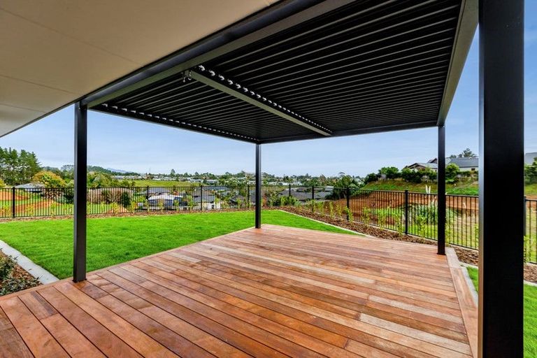 Photo of property in 8 Ponga Place, Highlands Park, New Plymouth, 4312