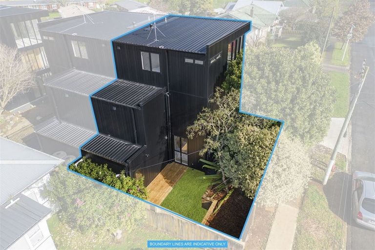 Photo of property in 1/6 Princes Street, Northcote Point, Auckland, 0627