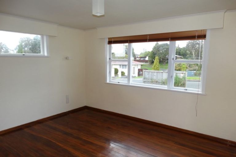 Photo of property in 22 Cron Avenue, Te Atatu South, Auckland, 0610