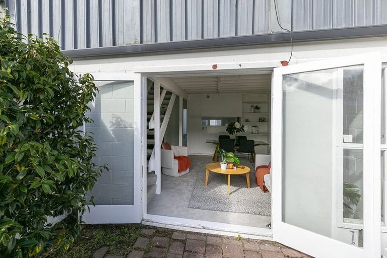 Photo of property in Paddington Apartments, 10/15 Mckinley Crescent, Brooklyn, Wellington, 6021