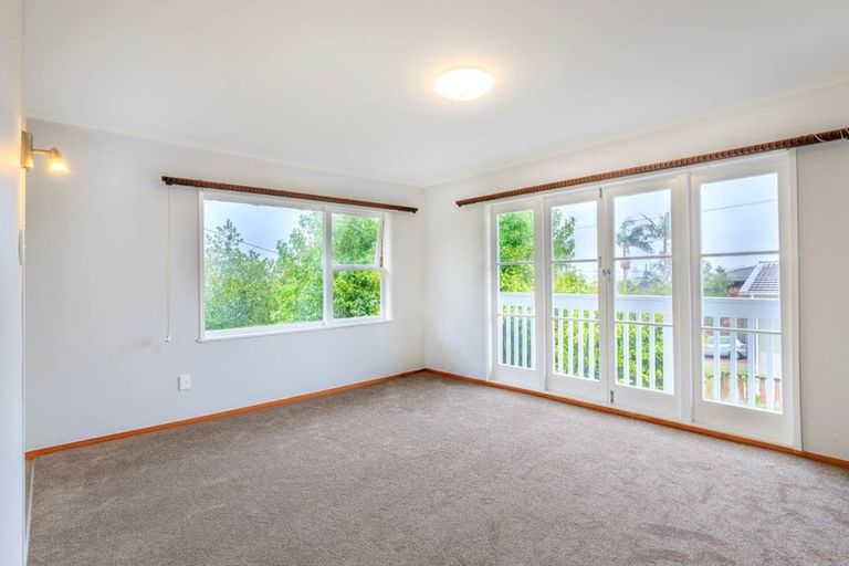 Photo of property in 1/90 Te Atatu Road, Te Atatu South, Auckland, 0610