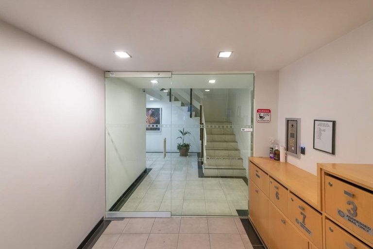 Photo of property in Dorchester Apartments, 144 Oriental Parade, Oriental Bay, Wellington, 6011