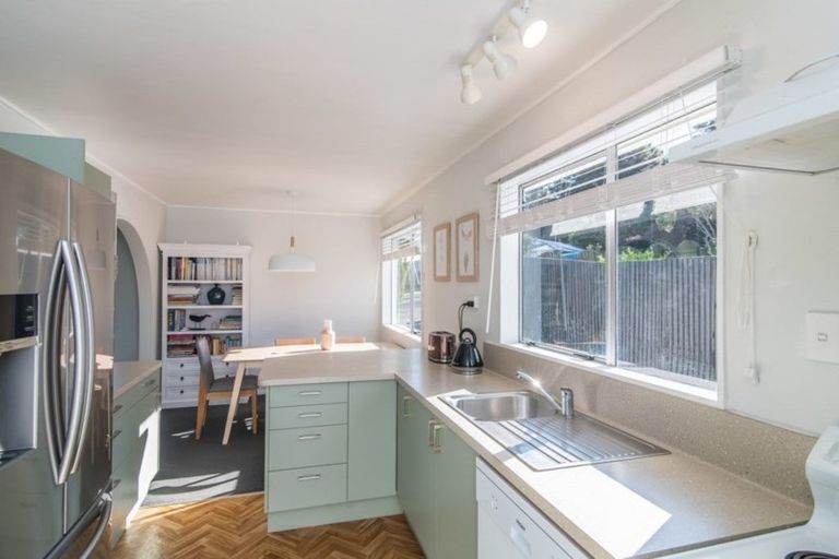 Photo of property in 5 Hookway Grove, Paraparaumu, 5032