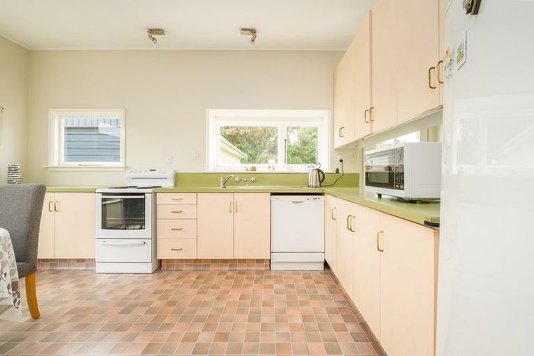 Photo of property in 65 Martin Avenue, Beckenham, Christchurch, 8023