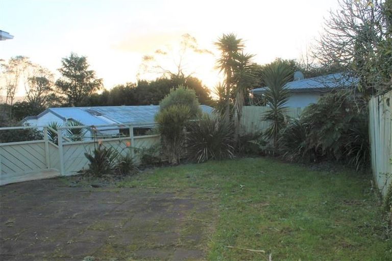 Photo of property in 1/1 Wattle Road, Sunnyvale, Auckland, 0612