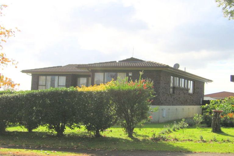 Photo of property in 17 Sikkim Crescent, Clover Park, Auckland, 2019