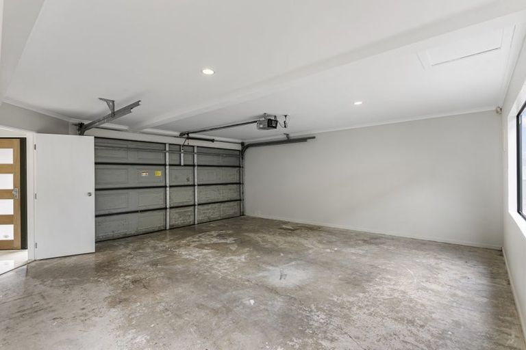 Photo of property in 2/14 Mossop Rise, Glenfield, Auckland, 0629