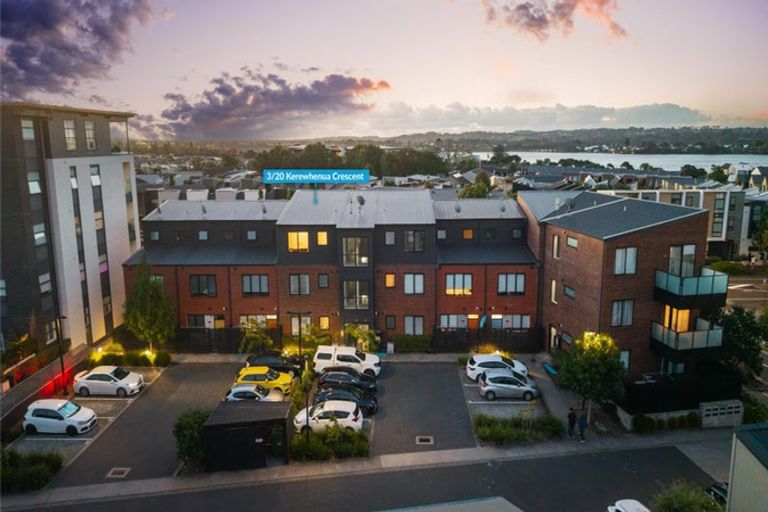 Photo of property in 3/20 Kerewhenua Crescent, Hobsonville, 0616