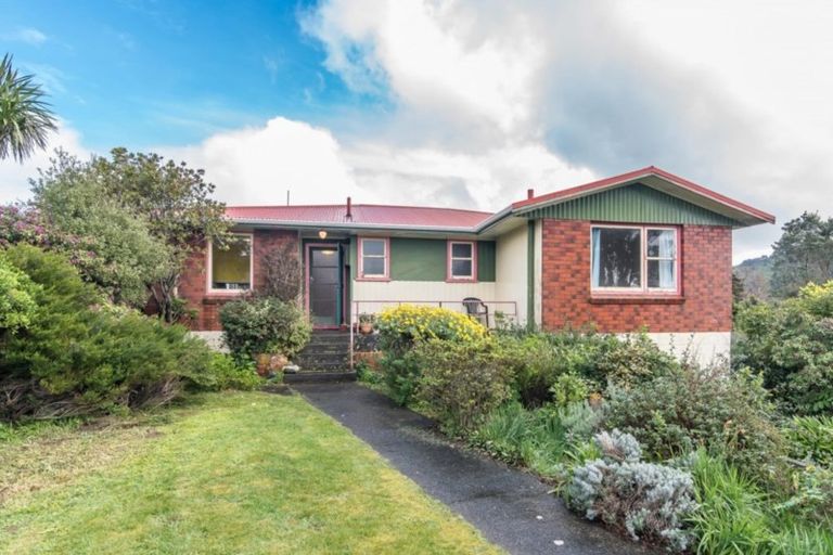 Photo of property in 8 Gurkha Crescent, Khandallah, Wellington, 6035