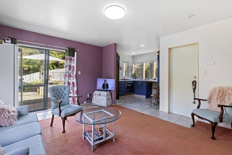 Photo of property in 3 Lincoln Close, Northcross, Auckland, 0630