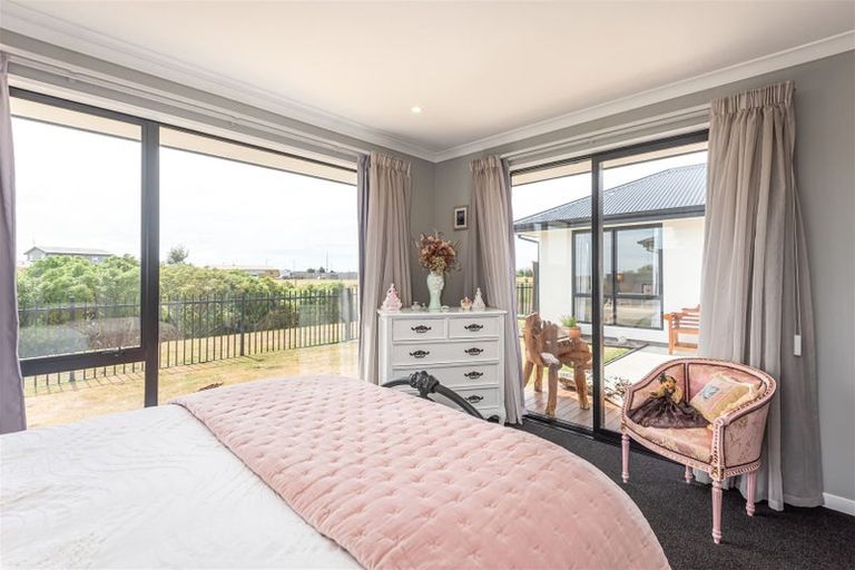 Photo of property in 18 Pistacia Place, Hornby, Christchurch, 8025