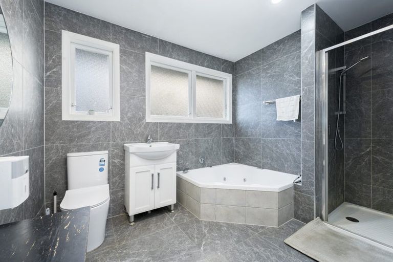 Photo of property in 49 Spence Road, Henderson, Auckland, 0612