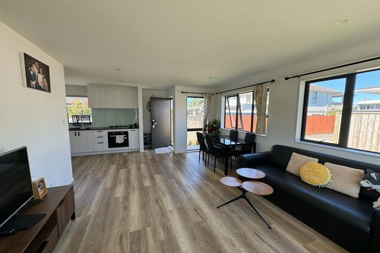 Photo of property in 20 Tamariki Avenue, Kelston, Auckland, 0602