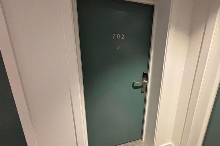 Photo of property in 702/32 Kent Terrace, Mount Victoria, Wellington, 6011