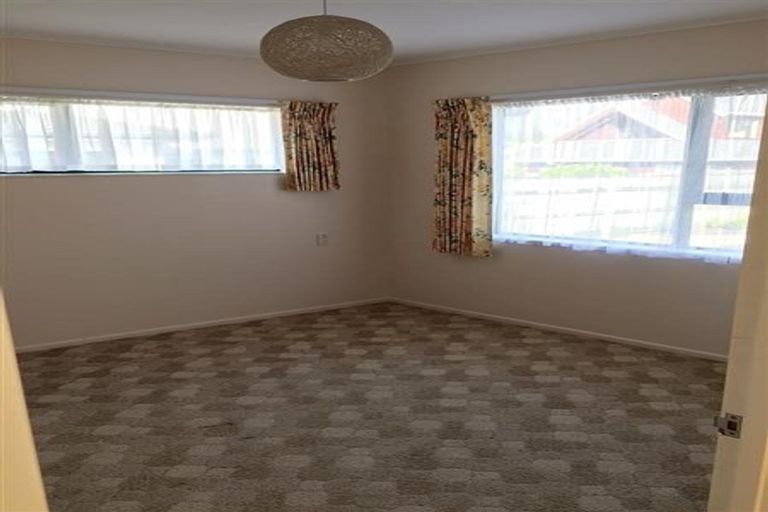 Photo of property in 14 Laurie Street, Red Beach, 0932