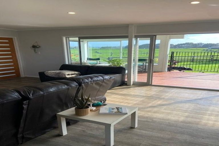 Photo of property in 84 Kaihau Road, Karioitahi, Waiuku, 2683