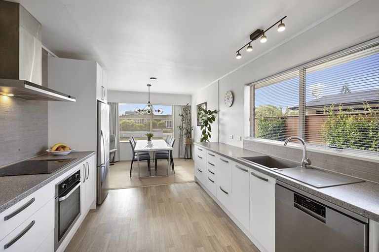 Photo of property in 24 Manu Crescent, Upper Vogeltown, New Plymouth, 4310