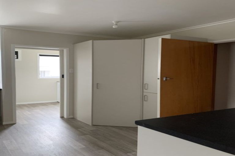 Photo of property in 2/54 Titirangi Road, New Lynn, Auckland, 0600