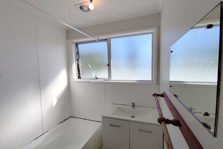 Photo of property in 51 Bodi Place, Te Atatu South, Auckland, 0610