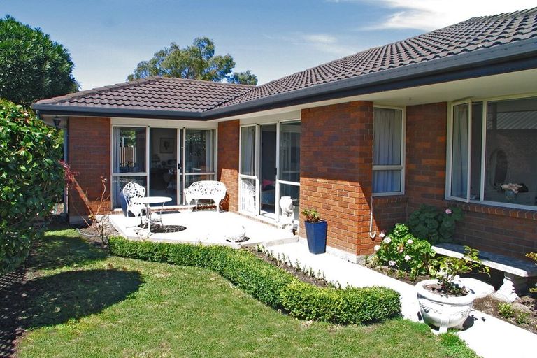 Photo of property in 2/146 Maidstone Road, Ilam, Christchurch, 8041