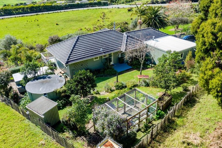 Photo of property in 122 Massey Road, Waipu, 0582