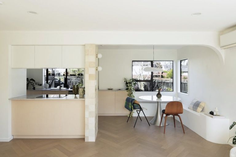 Photo of property in 2 Glendawn Place, Bayview, Auckland, 0629
