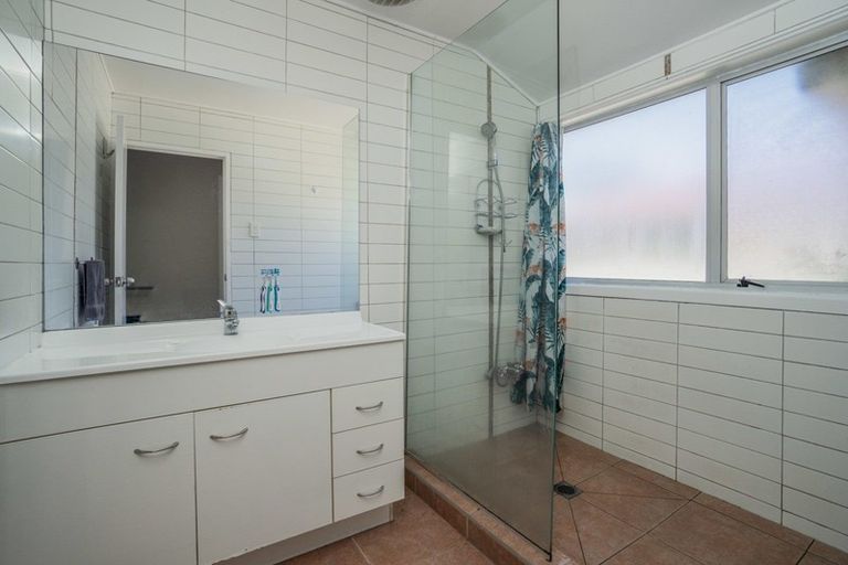 Photo of property in 19 Innismara Avenue, Wattle Downs, Auckland, 2103