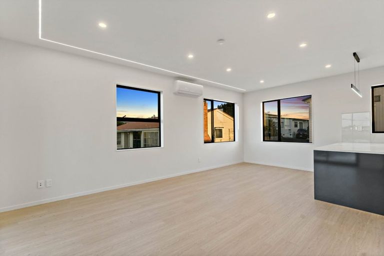 Photo of property in 3/16 Binsted Road, New Lynn, Auckland, 0600