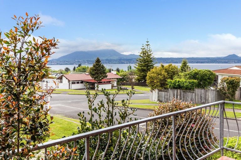 Photo of property in 4 Shera Street, Acacia Bay, Taupo, 3330