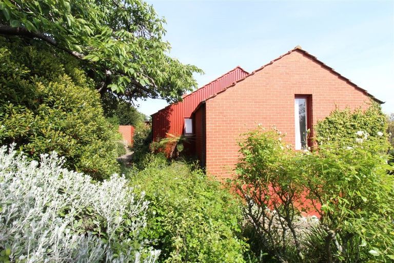 Photo of property in 16 Solway Street, Holmes Hill, Oamaru, 9401