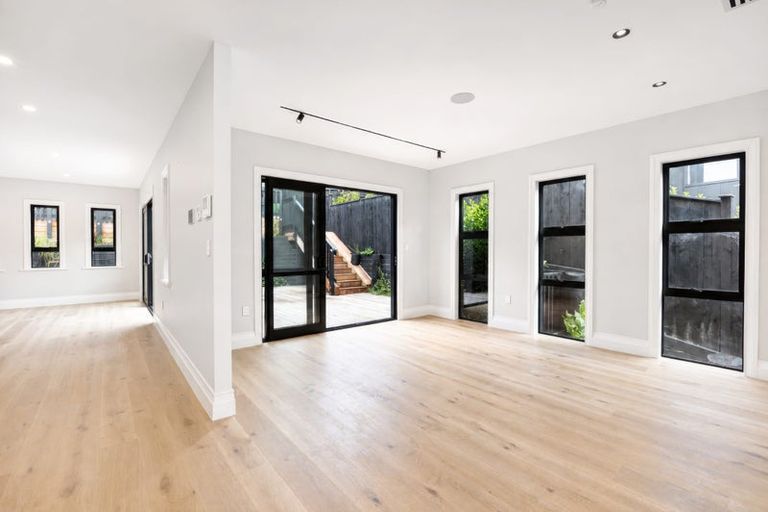 Photo of property in 7 Halcyon Bay Lane, Wainui, 0992