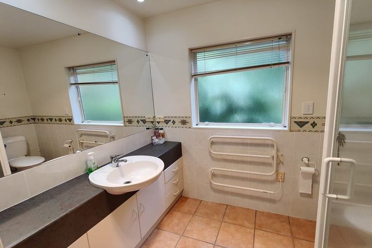 Photo of property in 22 Anaheim Boulevard, Shamrock Park, Auckland, 2016