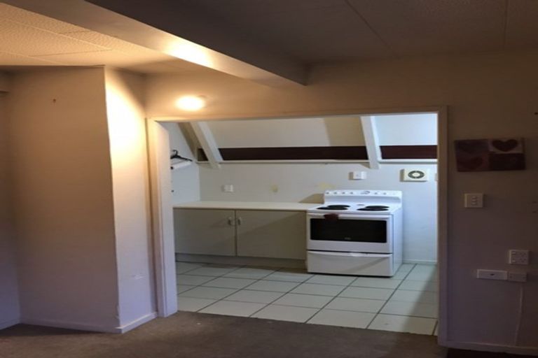 Photo of property in 2/2 Dowse Drive, Maungaraki, Lower Hutt, 5010