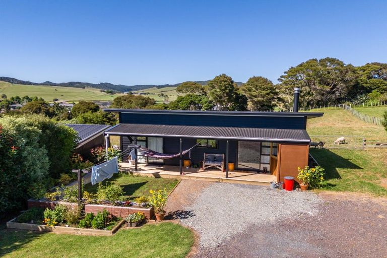 Photo of property in 65 Jamesons Esplanade, Haruru, 0204