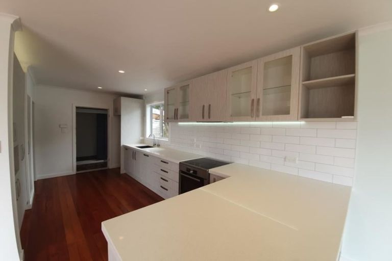 Photo of property in 21 Crispe Road, Clarks Beach, 2122