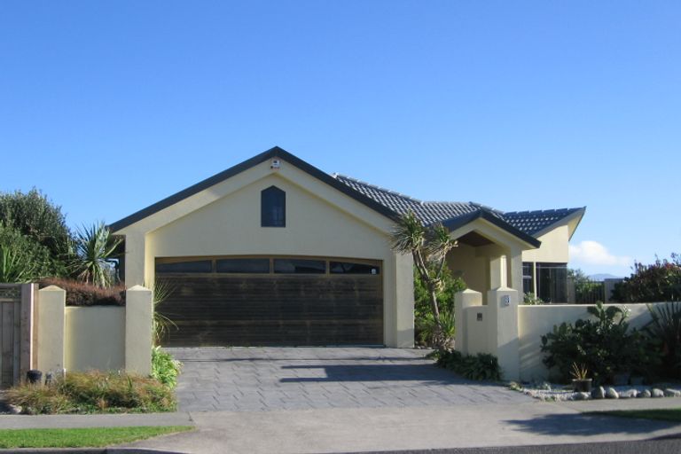 Photo of property in 3 Olliver Grove, Waikanae Beach, Waikanae, 5036