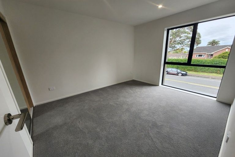 Photo of property in 2/64 Coronation Road, Hillcrest, Auckland, 0627