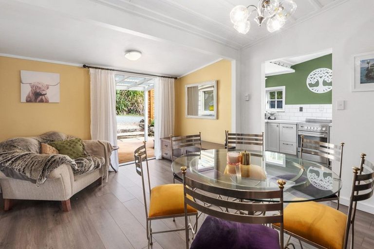 Photo of property in 45 View Road, Hikurangi, 0114