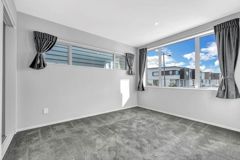 Photo of property in 5 Tahingamanu Road, Hobsonville, Auckland, 0616