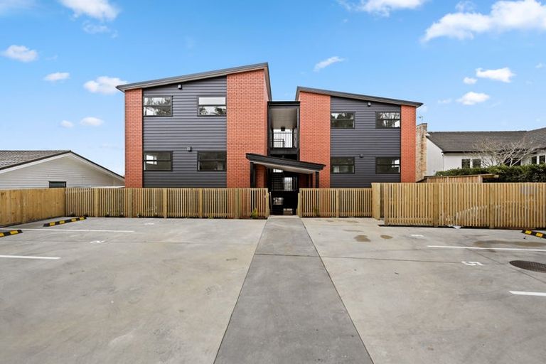 Photo of property in 1/12 Ruakiwi Road, Hamilton Lake, Hamilton, 3204