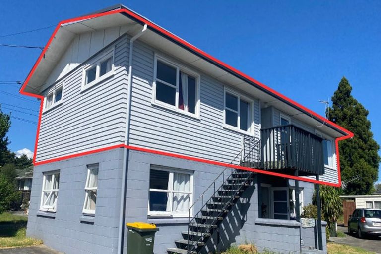 Photo of property in 98 Tirimoana Road, Te Atatu South, Auckland, 0602
